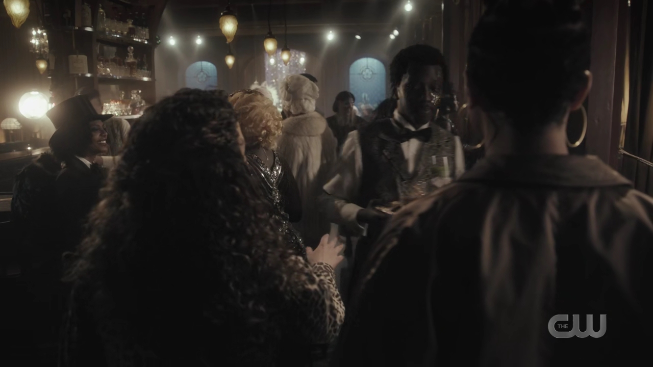 charmed-online-dot-nl_Charmed4x05TheSisterhoodoftheTravelingSandwich0789.jpg
