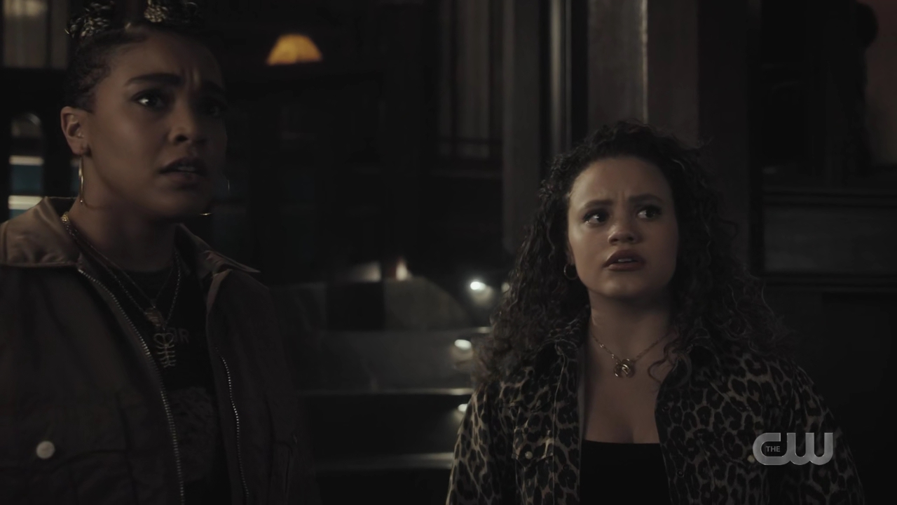 charmed-online-dot-nl_Charmed4x05TheSisterhoodoftheTravelingSandwich0802.jpg