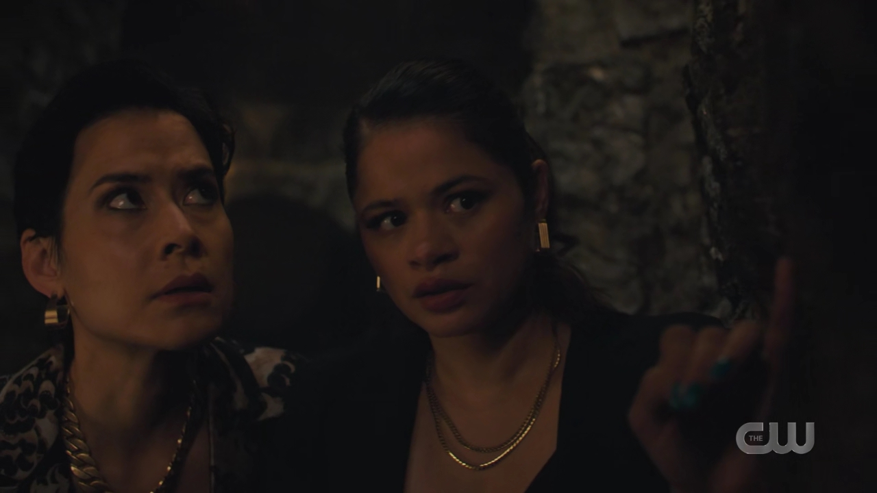 charmed-online-dot-nl_Charmed4x05TheSisterhoodoftheTravelingSandwich1520.jpg charmed-online-dot-nl_Charmed4x05TheSisterhoodoftheTravelingSandwich1520.jpg