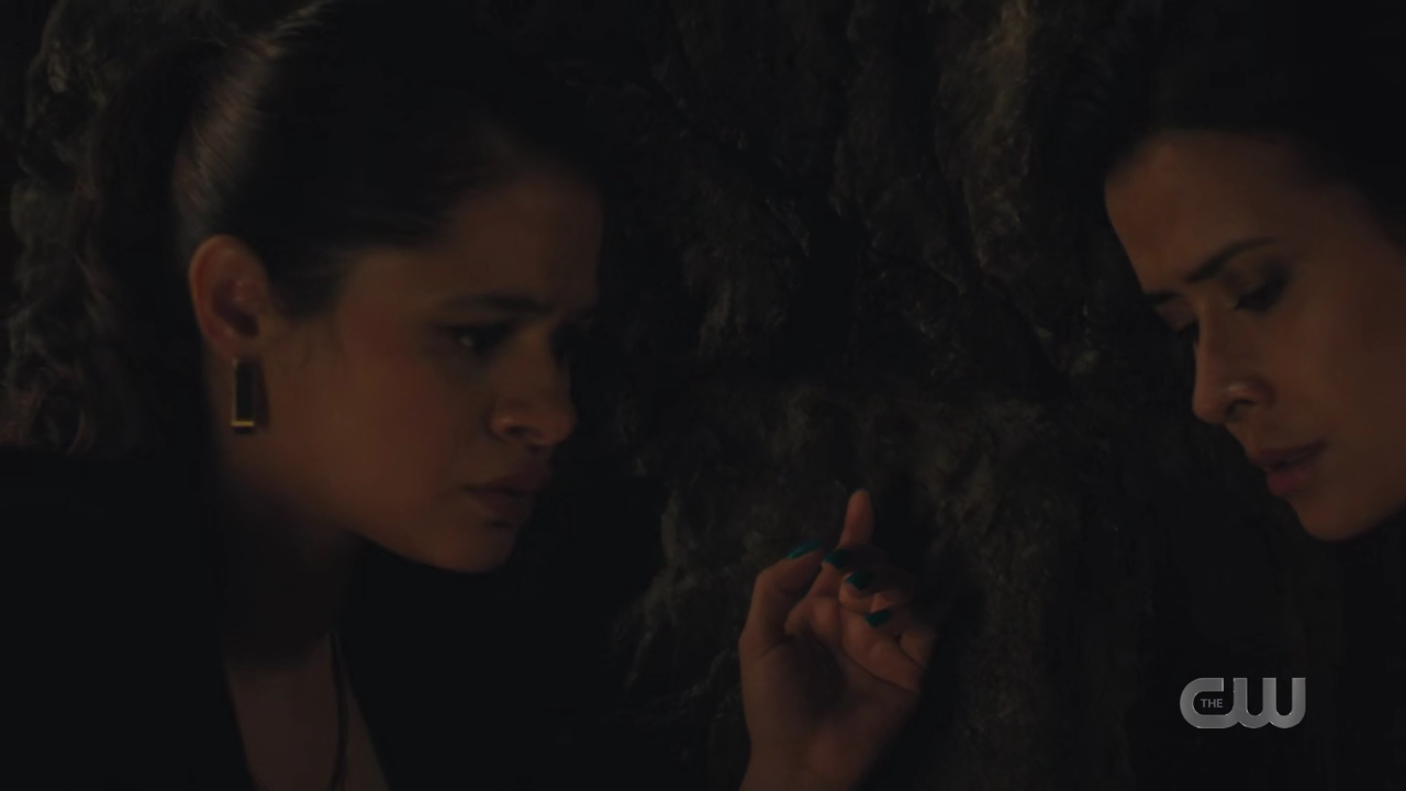 charmed-online-dot-nl_Charmed4x05TheSisterhoodoftheTravelingSandwich1549.jpg
