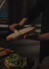 charmed-online-dot-nl_Charmed4x05TheSisterhoodoftheTravelingSandwich0178.jpg