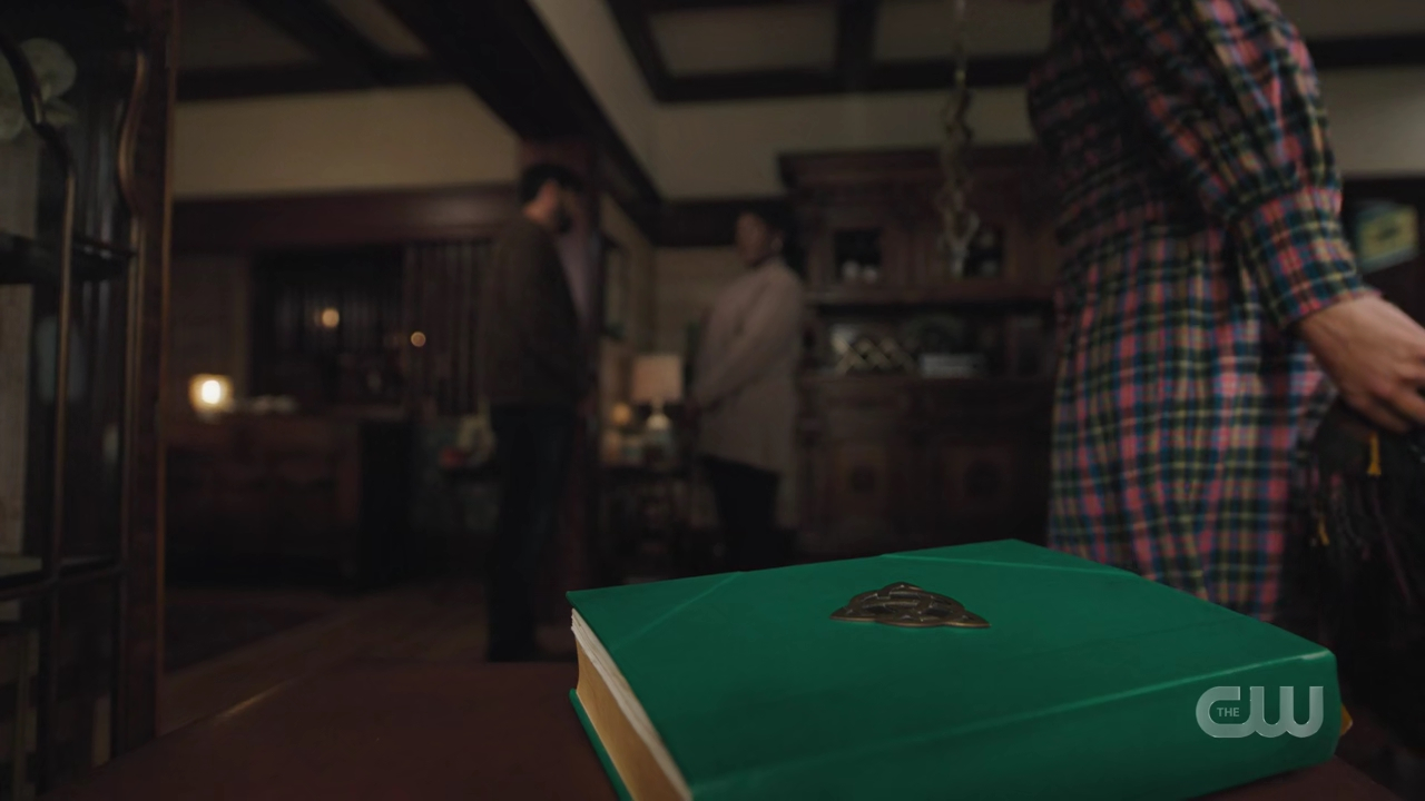 charmed-online-dot-nl_Charmed4x07CatsandCamelsandElephantsohmy0726.jpg