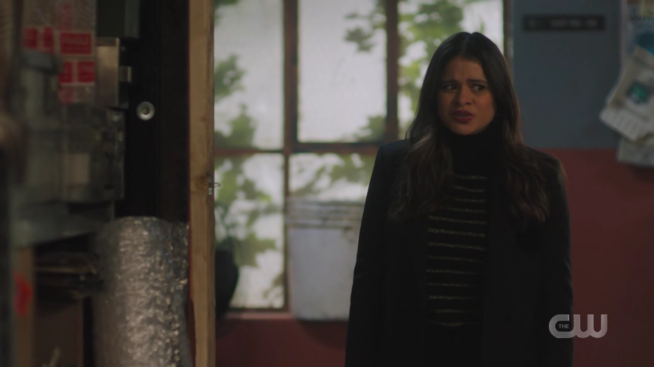 charmed-online-dot-nl_Charmed4x07CatsandCamelsandElephantsohmy0923.jpg