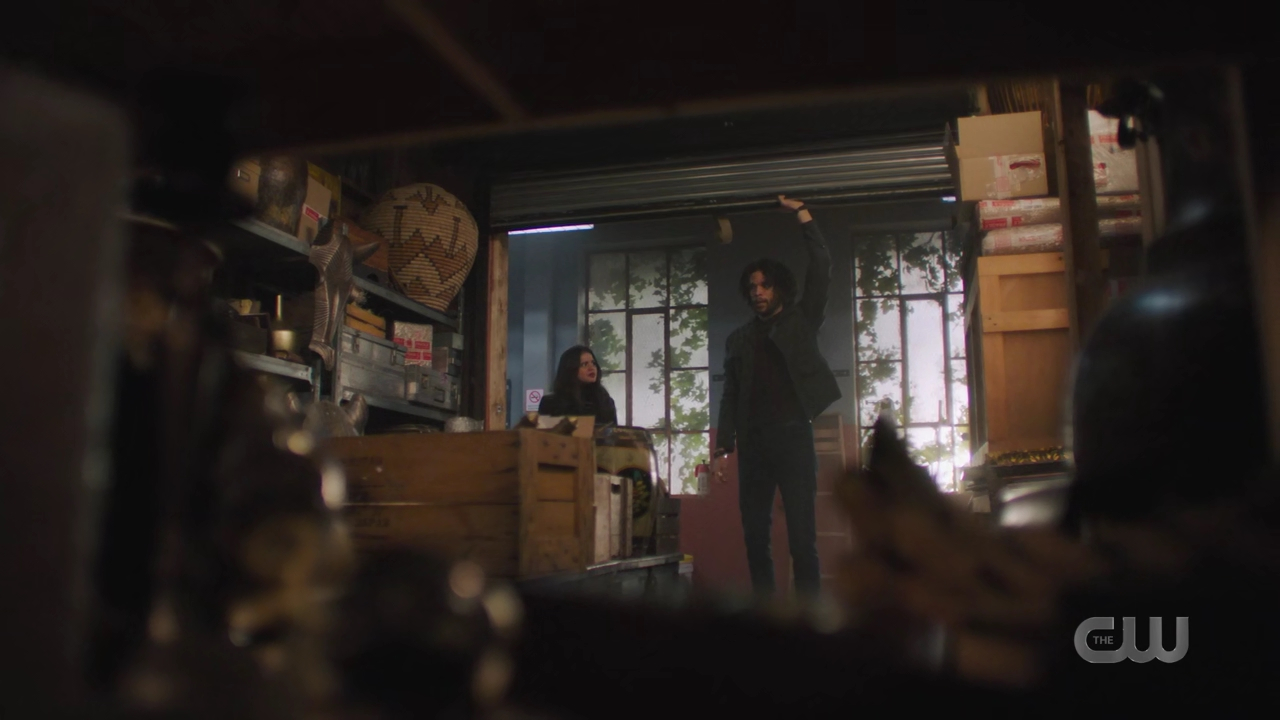 charmed-online-dot-nl_Charmed4x07CatsandCamelsandElephantsohmy0924.jpg