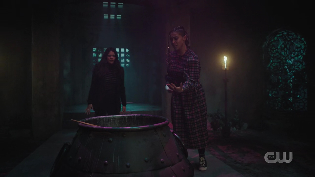 charmed-online-dot-nl_Charmed4x07CatsandCamelsandElephantsohmy1933.jpg