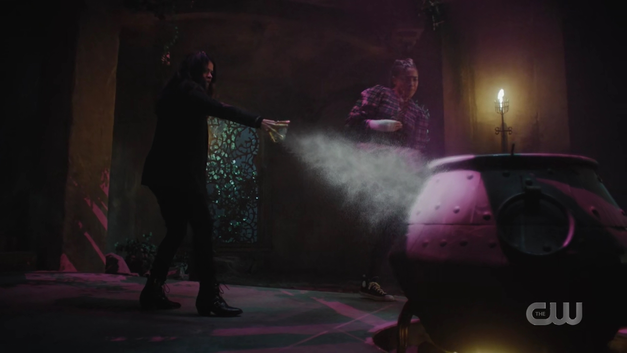 charmed-online-dot-nl_Charmed4x07CatsandCamelsandElephantsohmy1936.jpg