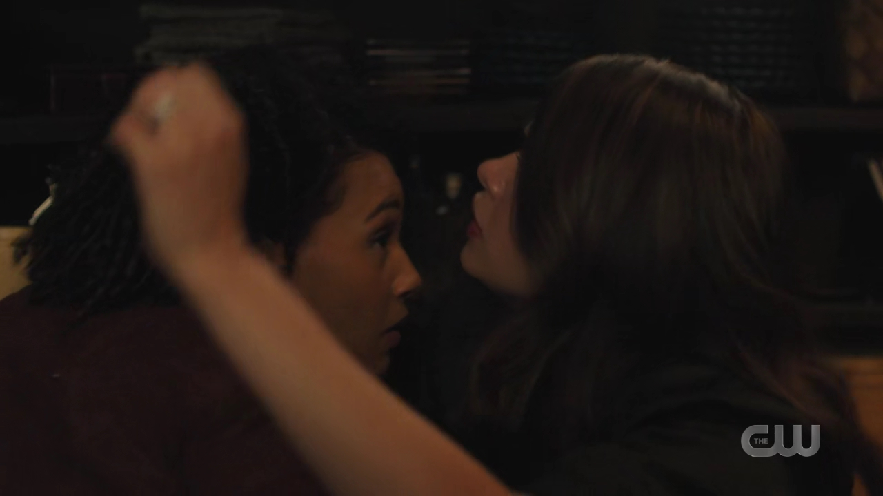charmed-online-dot-nl_Charmed4x08Unveiled1388.jpg