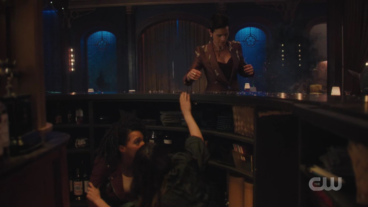 charmed-online-dot-nl_Charmed4x08Unveiled1403.jpg