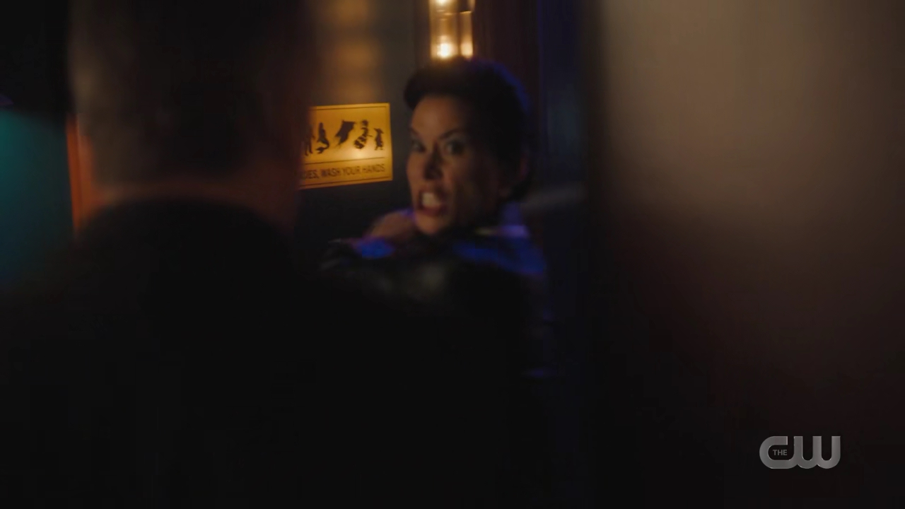 charmed-online-dot-nl_Charmed4x08Unveiled1999.jpg