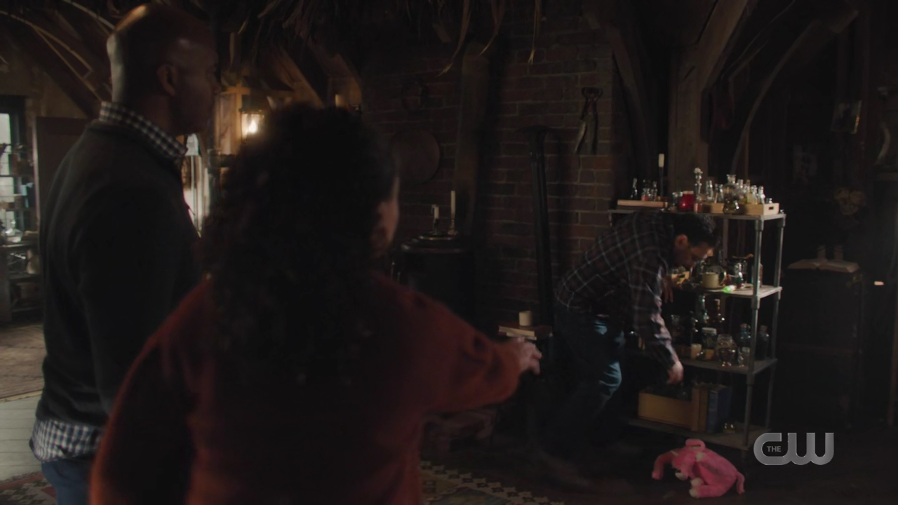 charmed-online-dot-nl_Charmed4x09TruthorCares0530.jpg