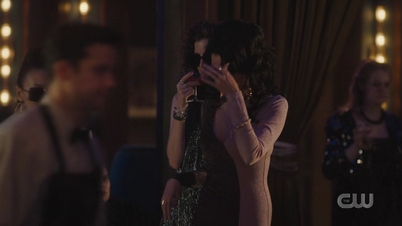 charmed-online-dot-nl_Charmed4x09TruthorCares0720.jpg