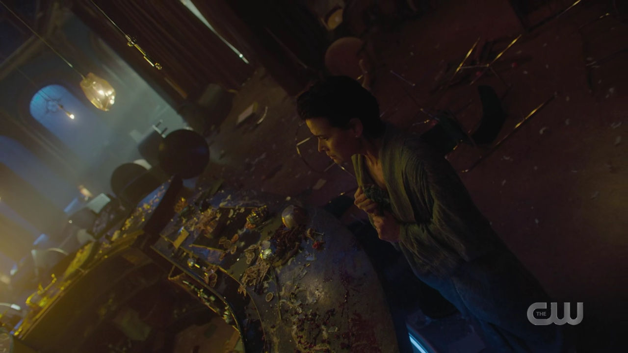 charmed-online-dot-nl_Charmed4x10HashingItOut0119.jpg
