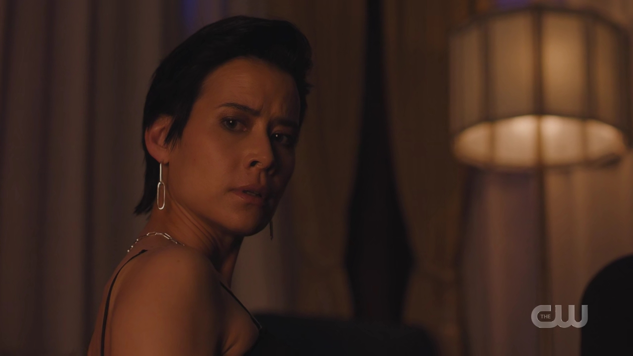 charmed-online-dot-nl_Charmed4x10HashingItOut0130.jpg