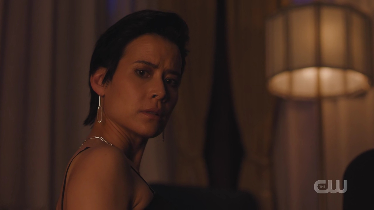 charmed-online-dot-nl_Charmed4x10HashingItOut0132.jpg