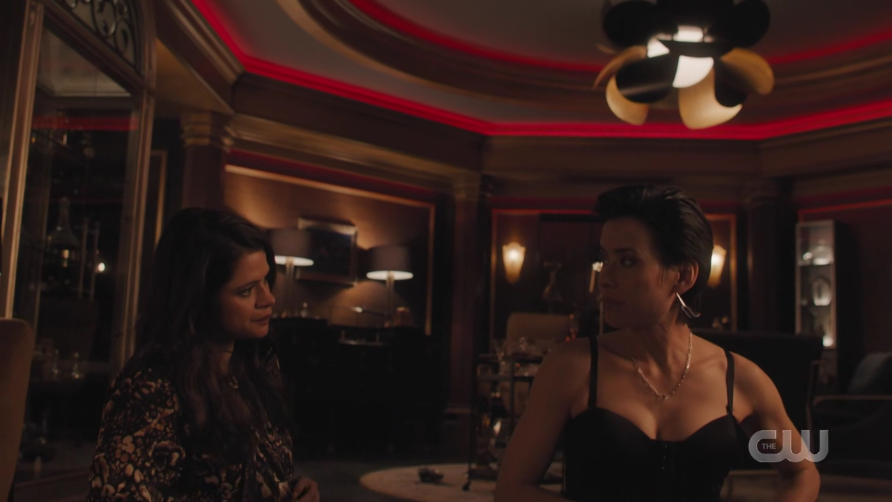 charmed-online-dot-nl_Charmed4x10HashingItOut0287.jpg