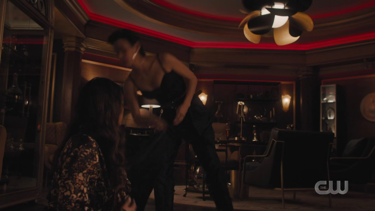 charmed-online-dot-nl_Charmed4x10HashingItOut0294.jpg