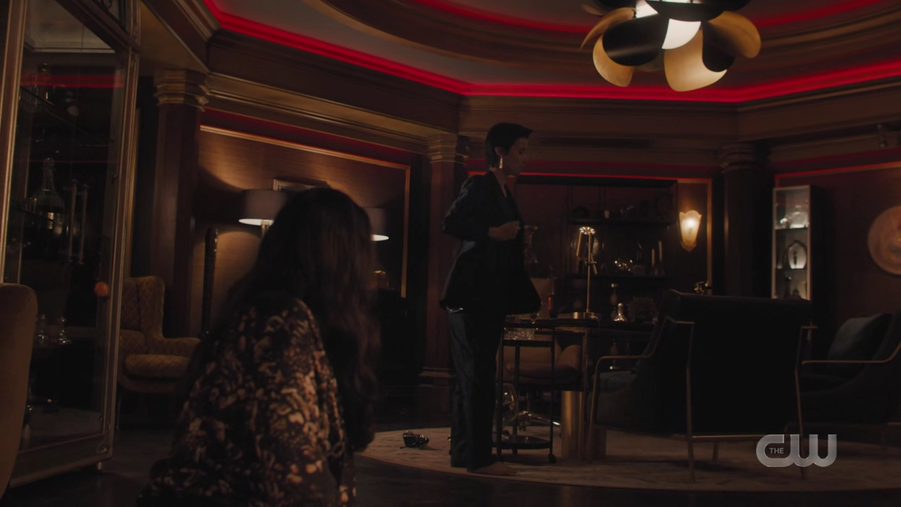 charmed-online-dot-nl_Charmed4x10HashingItOut0300.jpg