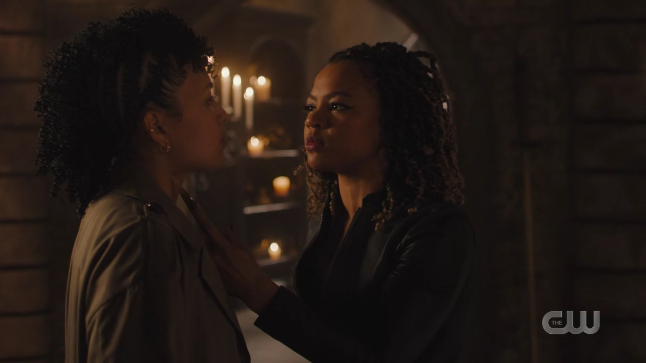 charmed-online-dot-nl_Charmed4x10HashingItOut0653.jpg