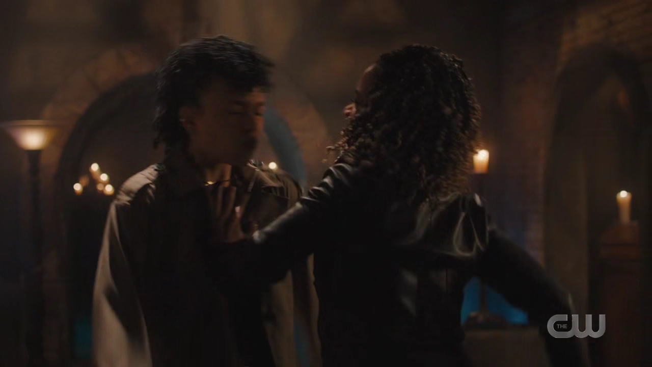 charmed-online-dot-nl_Charmed4x10HashingItOut0658.jpg