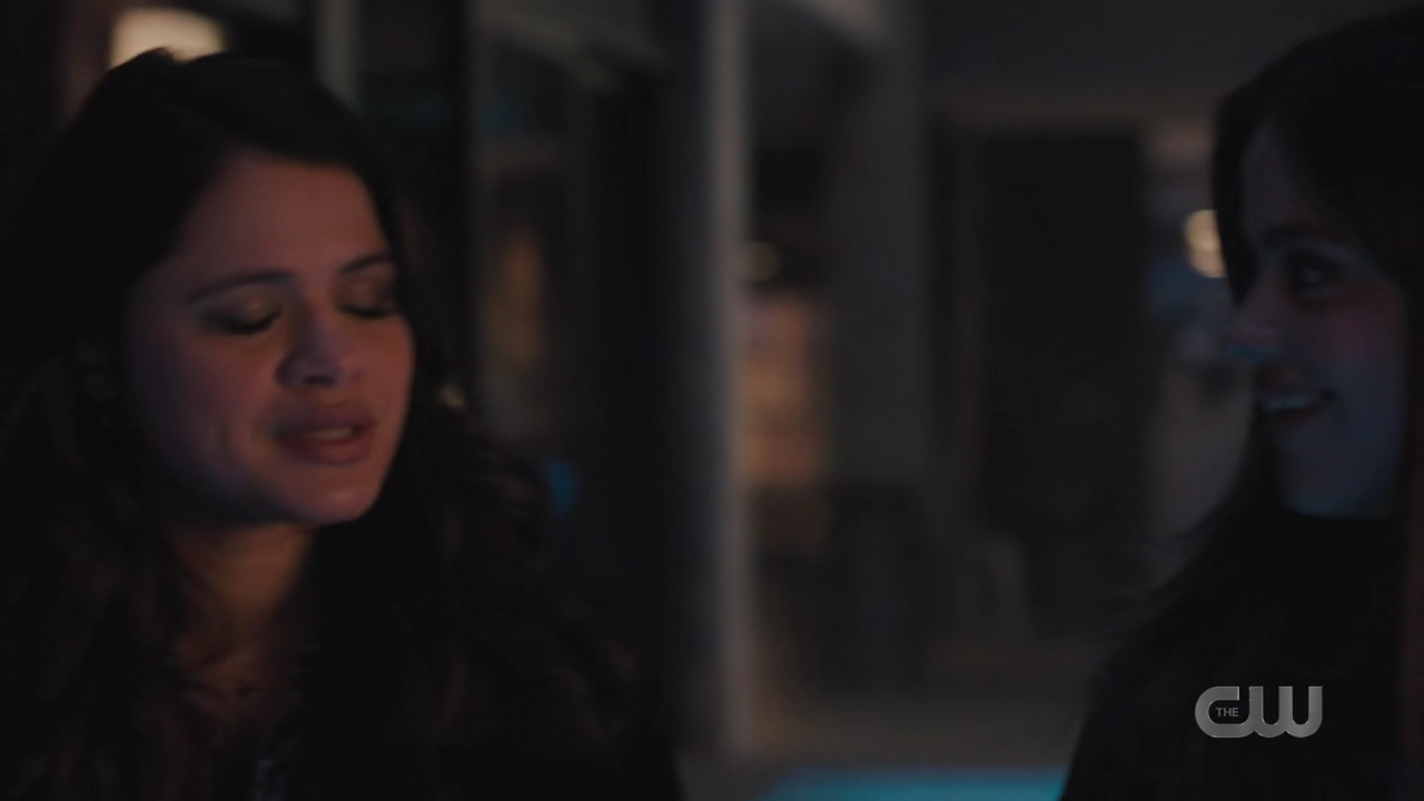 charmed-online-dot-nl_Charmed4x10HashingItOut0819.jpg