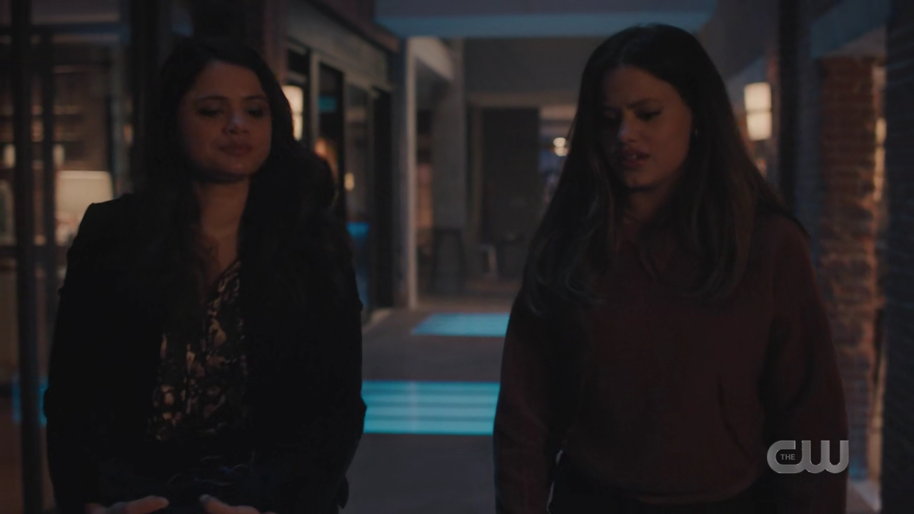 charmed-online-dot-nl_Charmed4x10HashingItOut0821.jpg