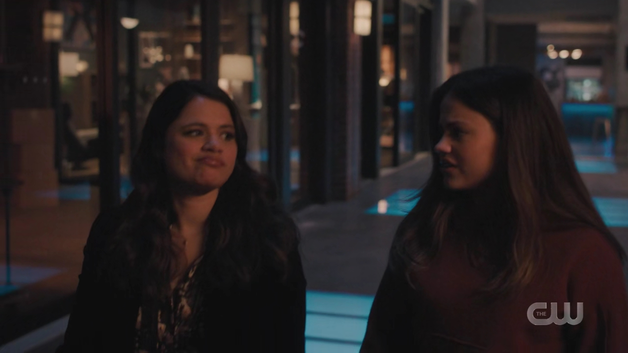charmed-online-dot-nl_Charmed4x10HashingItOut0823.jpg