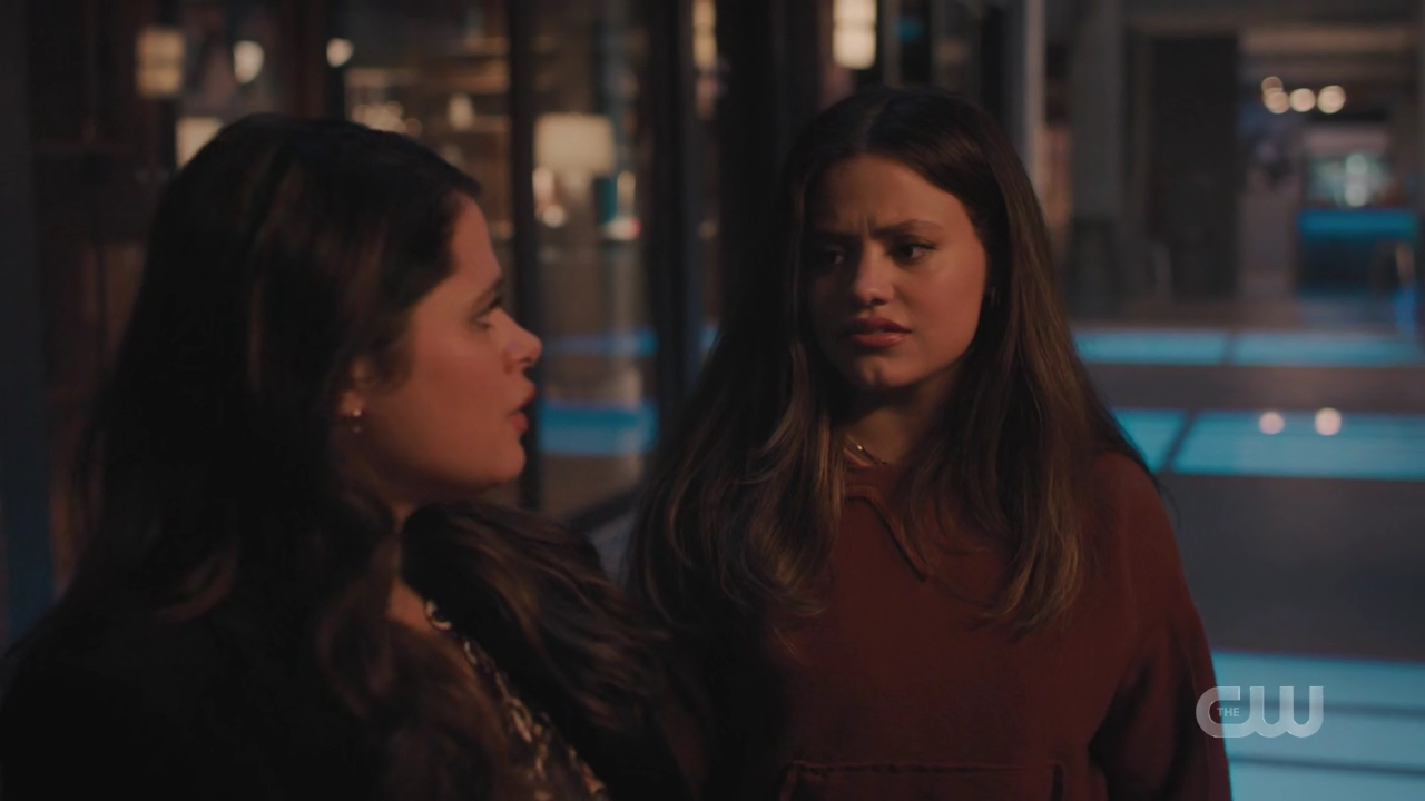 charmed-online-dot-nl_Charmed4x10HashingItOut0825.jpg