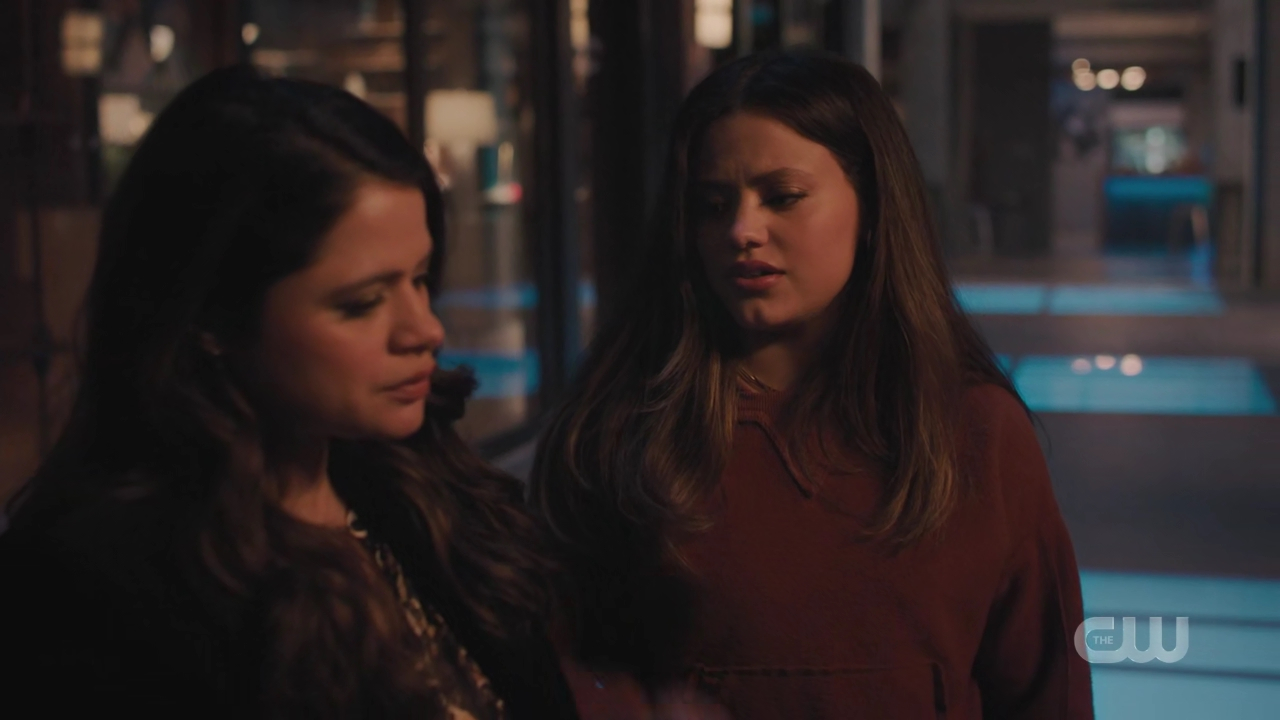 charmed-online-dot-nl_Charmed4x10HashingItOut0827.jpg