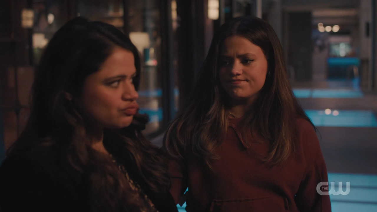 charmed-online-dot-nl_Charmed4x10HashingItOut0828.jpg