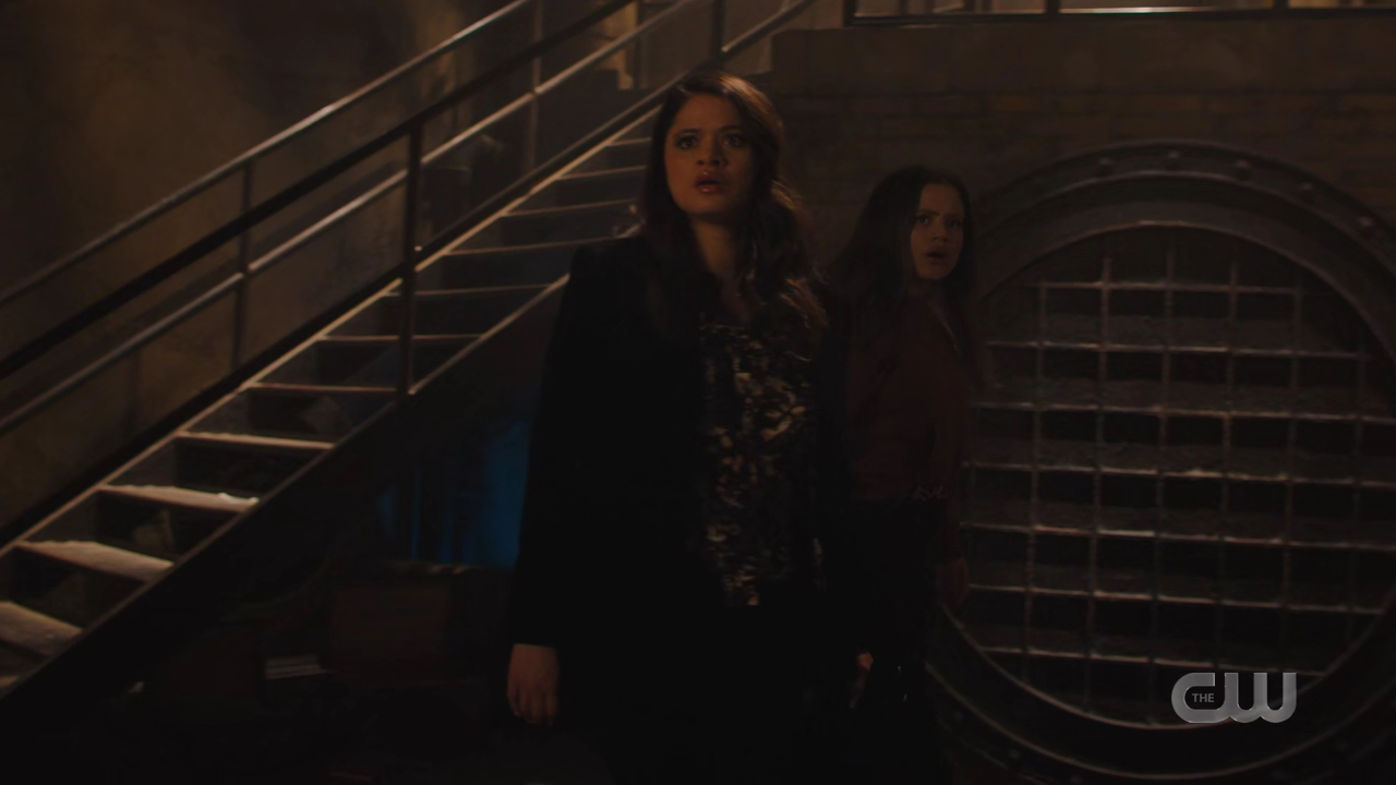 charmed-online-dot-nl_Charmed4x10HashingItOut0842.jpg