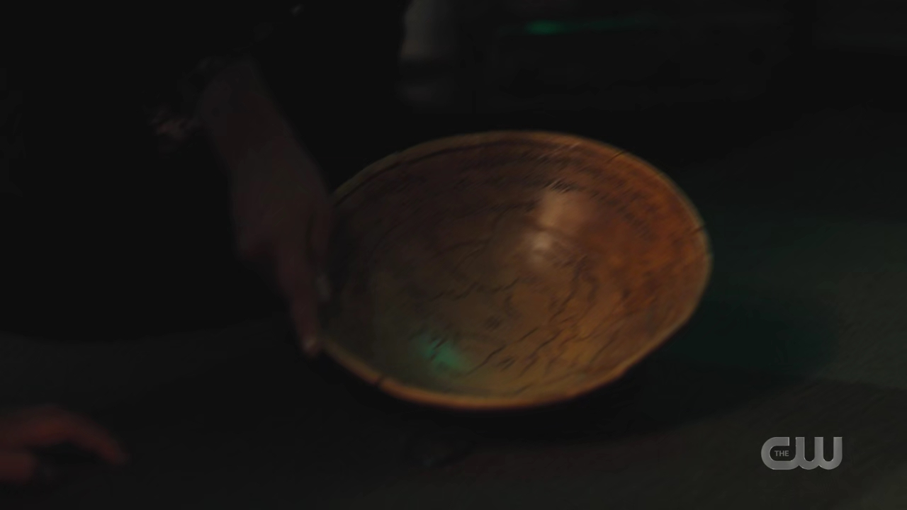 charmed-online-dot-nl_Charmed4x10HashingItOut0929.jpg