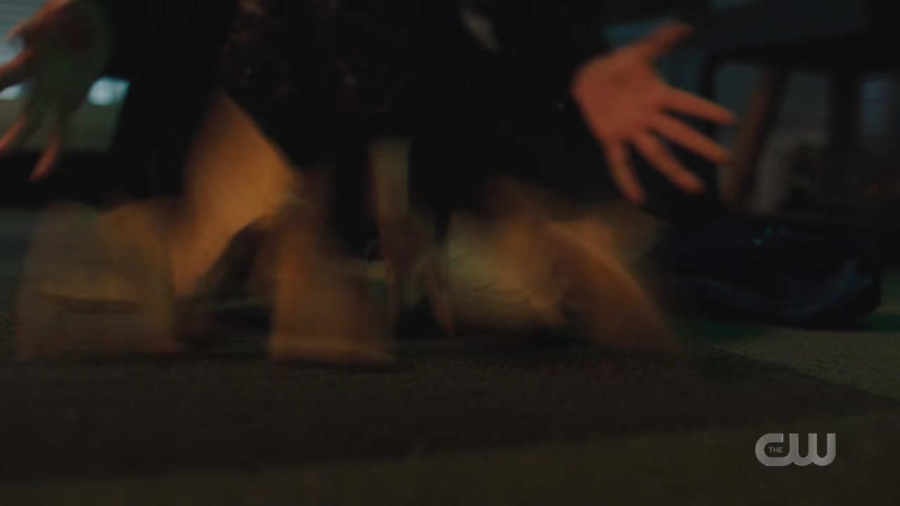 charmed-online-dot-nl_Charmed4x10HashingItOut0941.jpg