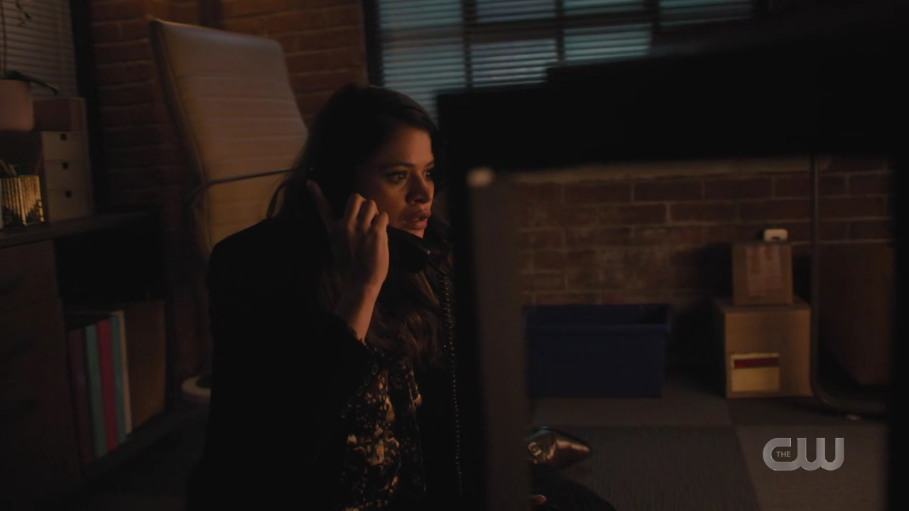 charmed-online-dot-nl_Charmed4x10HashingItOut0972.jpg