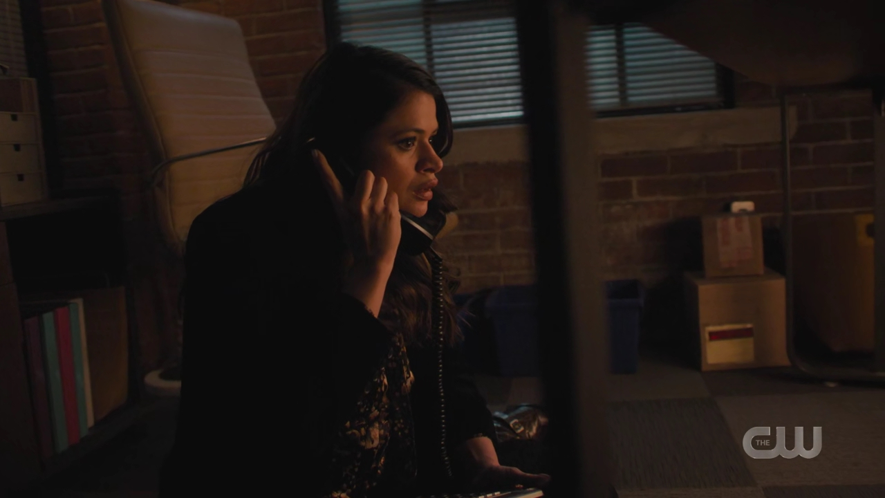 charmed-online-dot-nl_Charmed4x10HashingItOut0973.jpg
