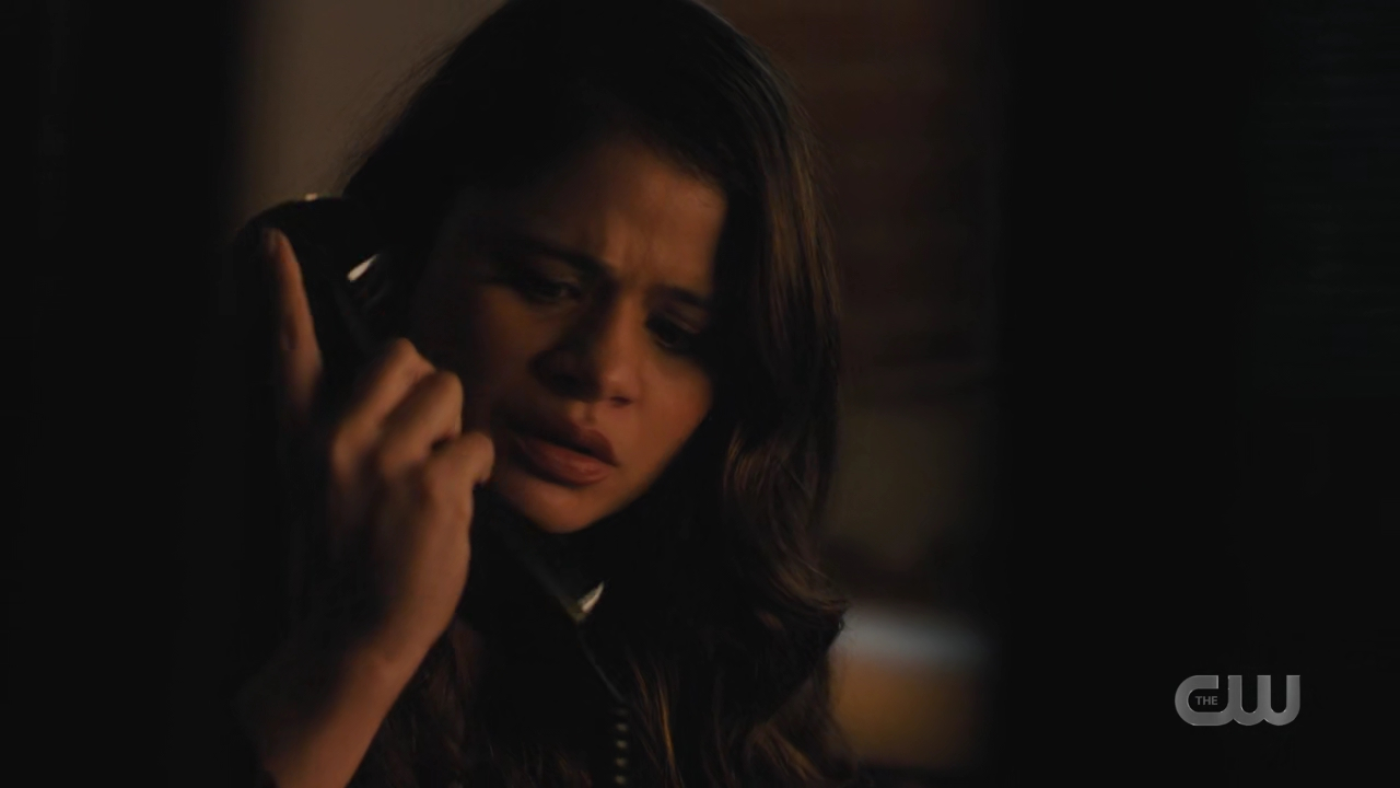 charmed-online-dot-nl_Charmed4x10HashingItOut0982.jpg