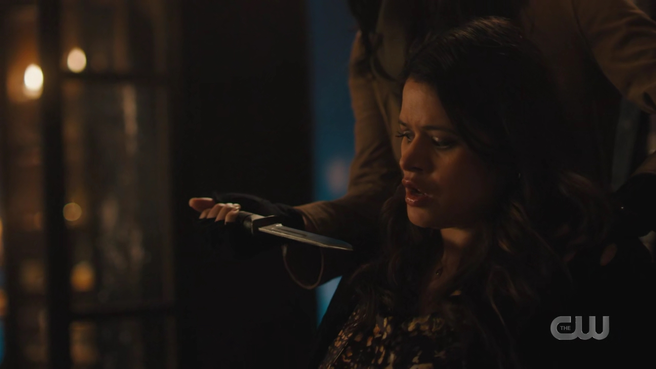 charmed-online-dot-nl_Charmed4x10HashingItOut1729.jpg
