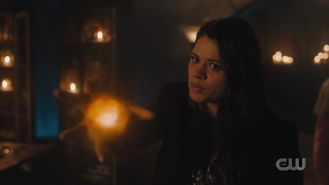 charmed-online-dot-nl_Charmed4x10HashingItOut1738.jpg
