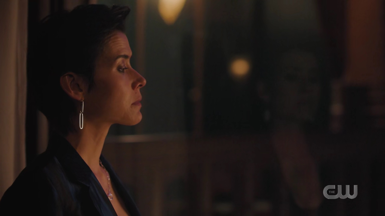 charmed-online-dot-nl_Charmed4x10HashingItOut1776.jpg