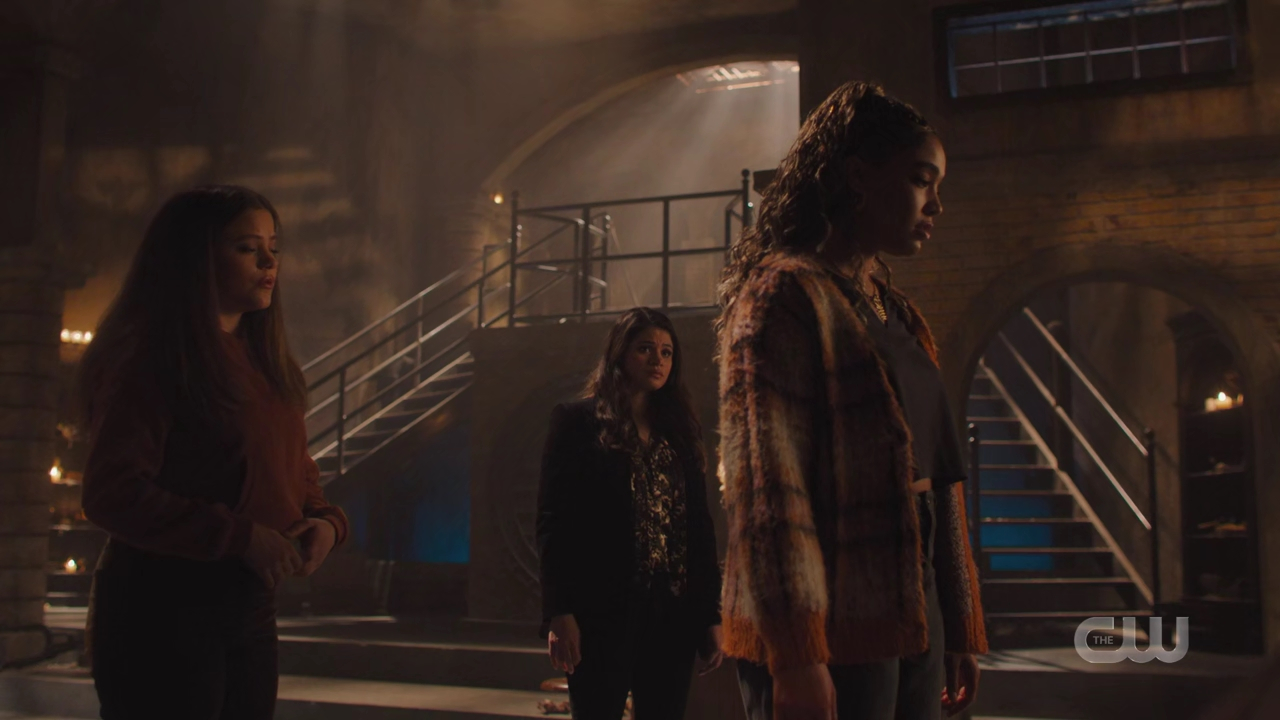 charmed-online-dot-nl_Charmed4x10HashingItOut2034.jpg