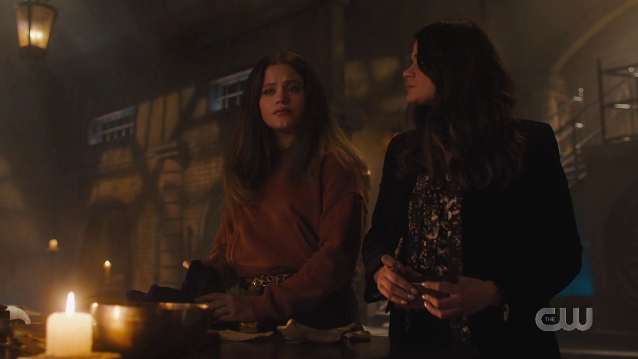 charmed-online-dot-nl_Charmed4x10HashingItOut2078.jpg