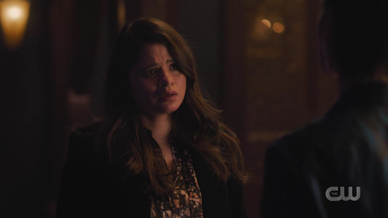charmed-online-dot-nl_Charmed4x10HashingItOut2189.jpg