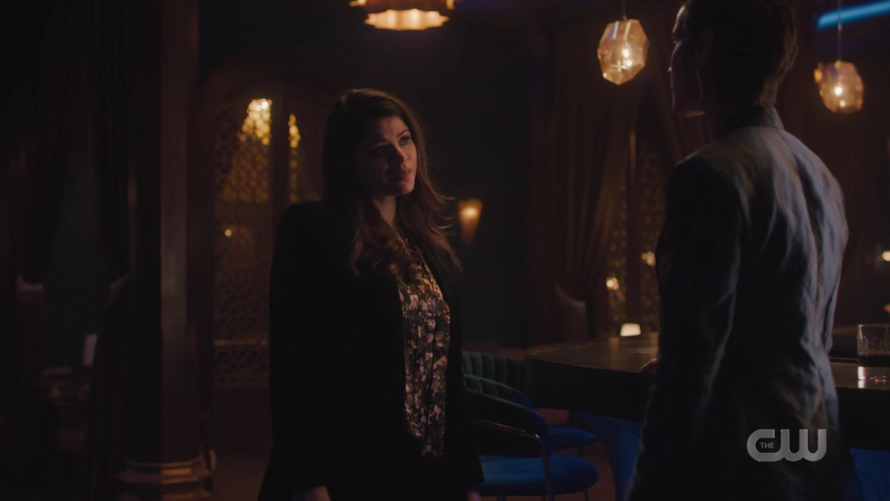 charmed-online-dot-nl_Charmed4x10HashingItOut2200.jpg