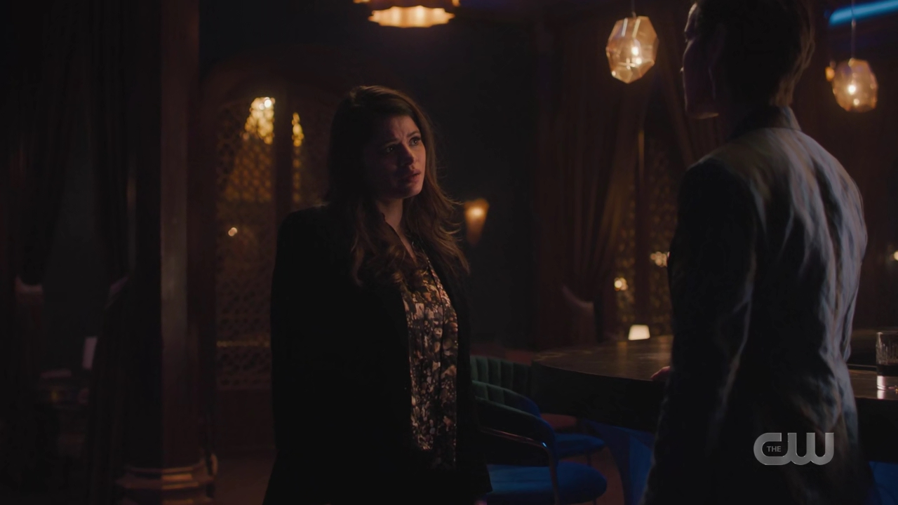 charmed-online-dot-nl_Charmed4x10HashingItOut2201.jpg