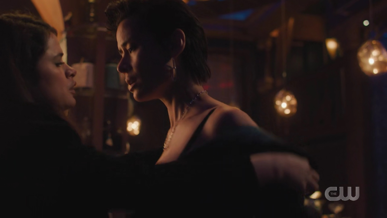 charmed-online-dot-nl_Charmed4x10HashingItOut2227.jpg