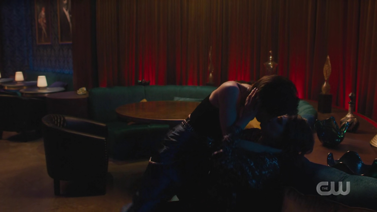 charmed-online-dot-nl_Charmed4x10HashingItOut2234.jpg charmed-online-dot-nl_Charmed4x10HashingItOut2234.jpg