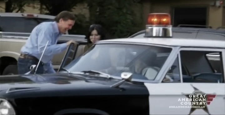 Charmed-Online-dot-net_OffTheMapWithShannenandHolly-S01E01-02-1462.jpg