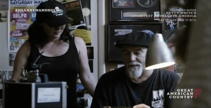 Charmed-Online-dot-net_OffTheMapWithShannenandHolly-S01E03-04-0811.jpg Charmed-Online-dot-net_OffTheMapWithShannenandHolly-S01E03-04-0811.jpg