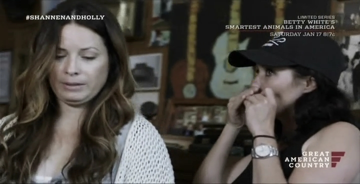 Charmed-Online-dot-net_OffTheMapWithShannenandHolly-S01E03-04-0906.jpg Charmed-Online-dot-net_OffTheMapWithShannenandHolly-S01E03-04-0906.jpg