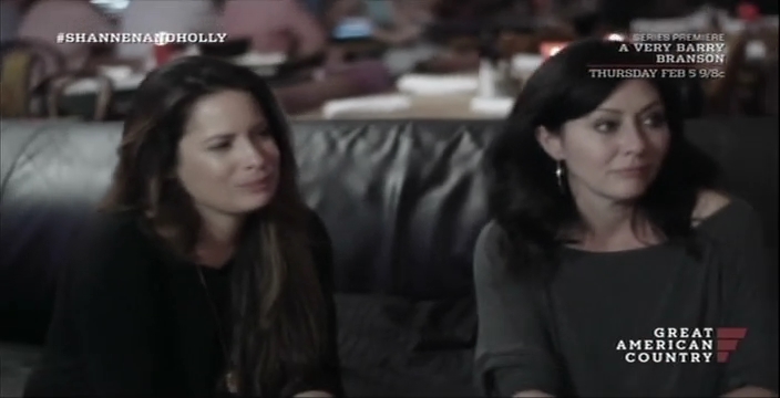Charmed-Online-dot-net_OffTheMapWithShannenandHolly-S01E06-1102.jpg